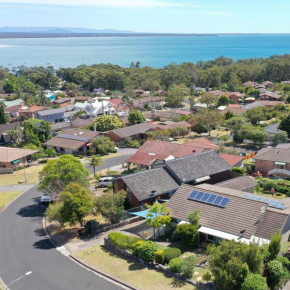 JUST-4-YOU! amazing sea views, WIFI, fully air-conditioned, king bed